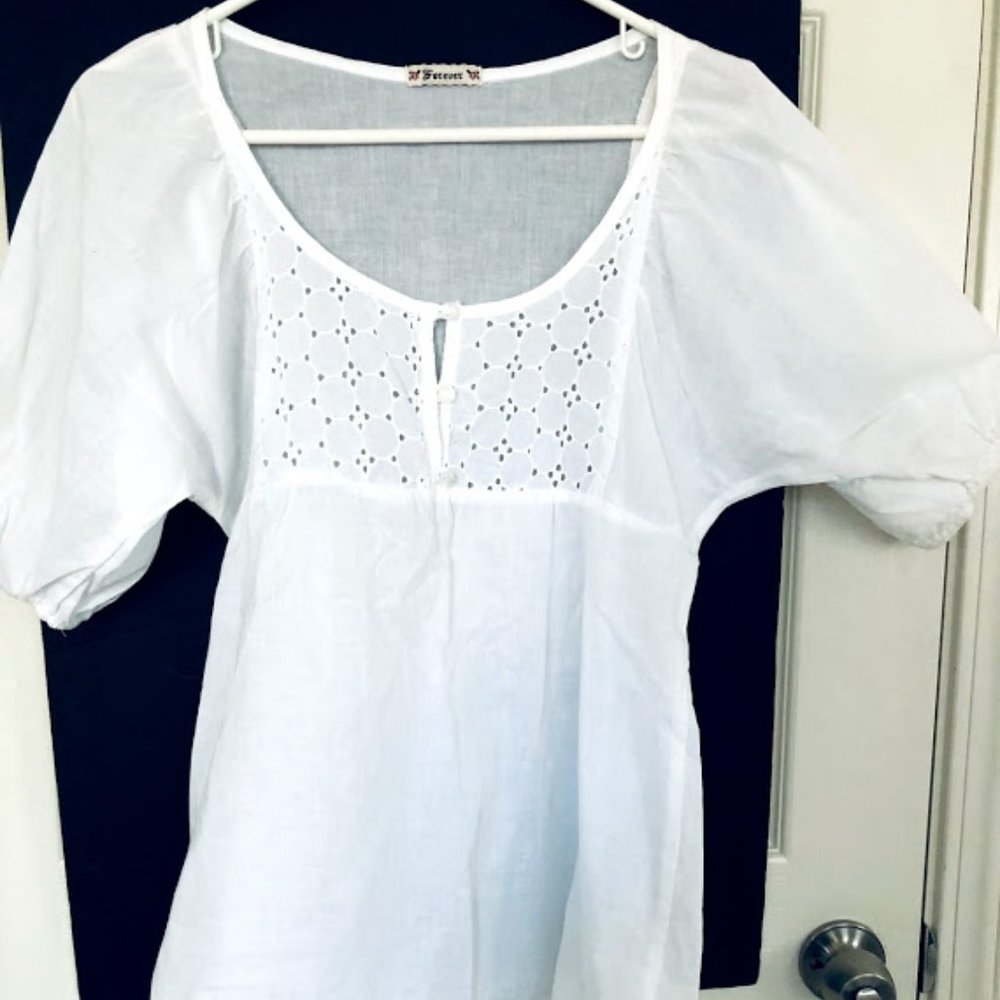 FOREVER 21 White cotton short sleeves top NWOT